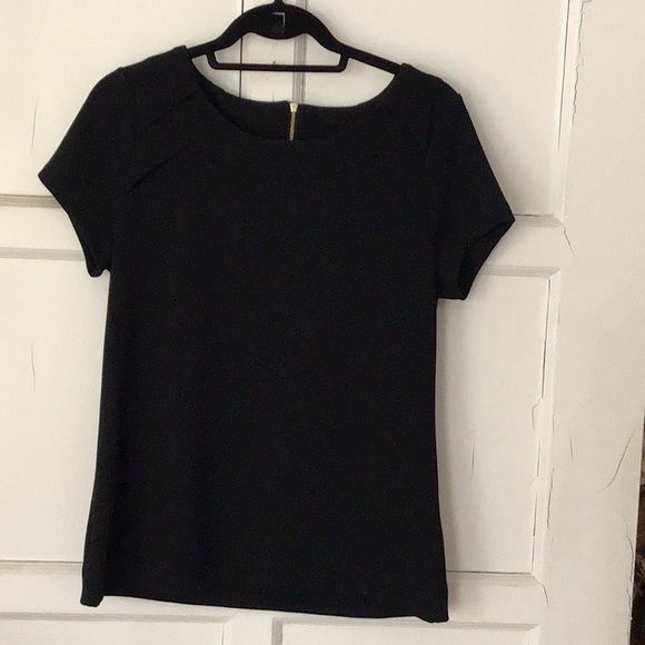 black short sleeve top with zipper in back - Picture 1 of 7